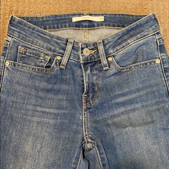 EUC! Levi’s 712 Slim Mid Rise Light Wash - Picture 2 of 8
